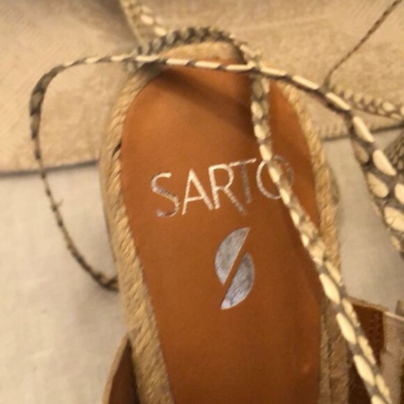 Franco Sarto Leather, chunky Barrel heel lace up sandal, size 8.5.  - Picture 3 of 10